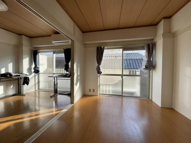 【洋室】 | サンハイツ泉町 | うららかな陽射しがどのお部屋にも降り注ぎますように、快適さを追求した間取設計。