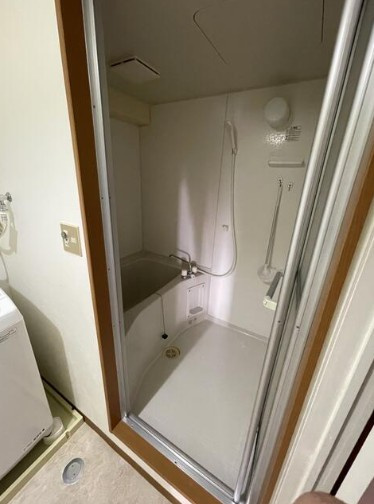 【浴室】 | サンハイツ泉町 | 一日の疲れが癒される優雅な時間を堪能できるゆとりあるバスルームです。