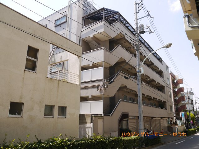 【外観】 | サンハイツ泉町 | 穏やかな風と陽光を導き、プライバシーに配慮された設計プランを採用し、居住性を一段と心地よいものにしています。