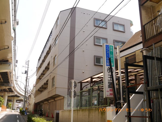 【外観】 | サンハイツ泉町 | モダンでスタイリッシュな印象を与えるグレーを基調とした外観。