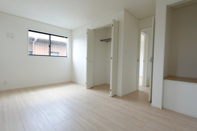 川越市神明町　3LDK+カースペース付き　新築戸建ての洋室