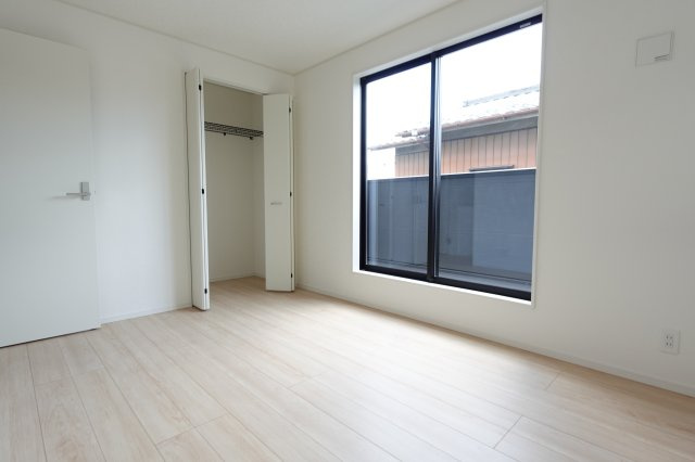 川越市神明町　3LDK+カースペース付き　新築戸建ての洋室