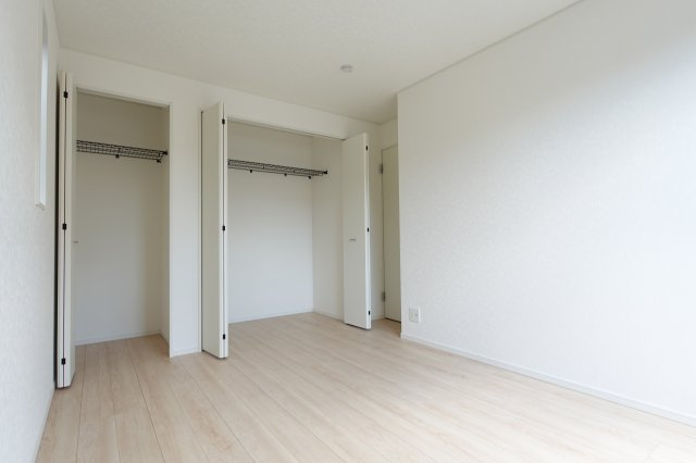 川越市神明町　3LDK+カースペース付き　新築戸建ての洋室