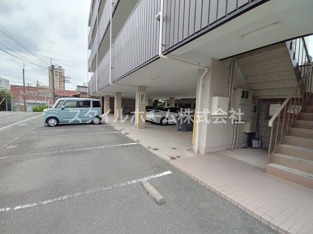 梅田ビルの駐車場|駐車場です