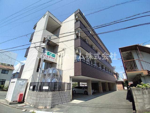 梅田ビルの外観
