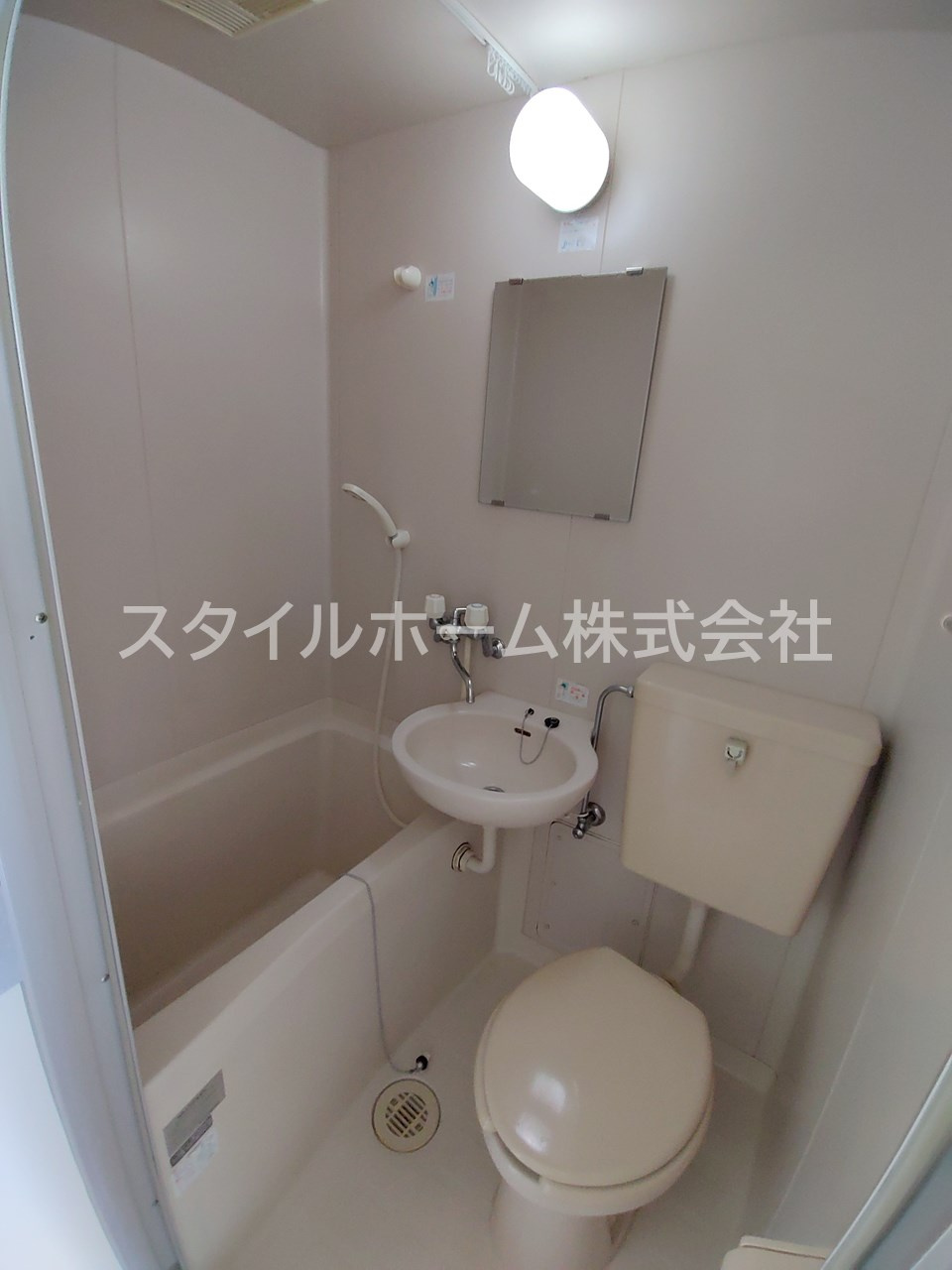 梅田ビルの浴室|別部屋写真です。