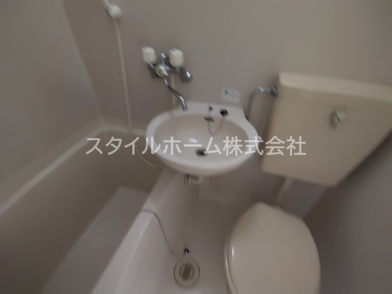 梅田ビルの浴室|別部屋写真です。
