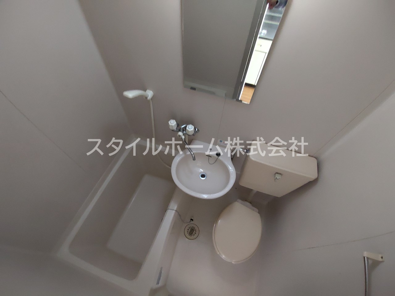 梅田ビルの浴室|別部屋写真です。