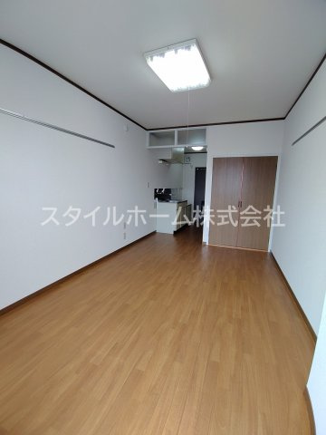 梅田ビルの寝室|別部屋写真です。