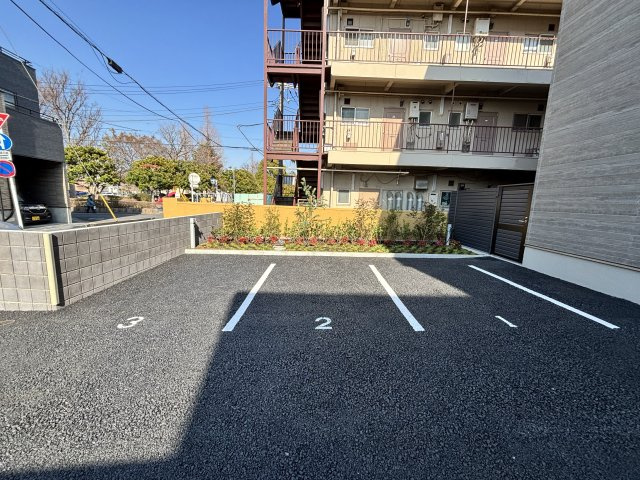Morris芝の駐車場