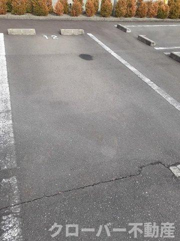 ハーモニー６の駐車場