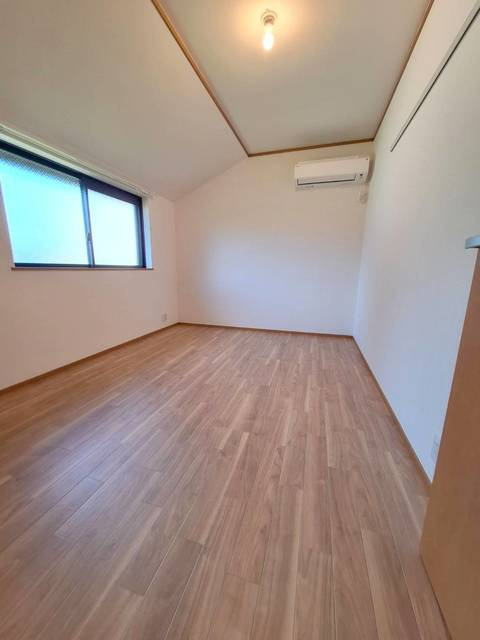 ハイネス等々力の居間・リビング|1階洋室