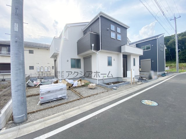 所沢市北秋津・全2棟　新築一戸建　2号棟　～区画整理地内～の駐車場|並列2台駐車可能（車種制限あり）