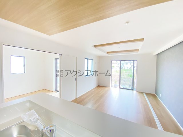 所沢市北秋津・全2棟　新築一戸建　2号棟　～区画整理地内～の居間・リビング