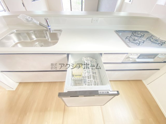 所沢市北秋津・全2棟　新築一戸建　2号棟　～区画整理地内～のキッチン|便利な食洗器付き♪