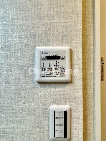 ライオンズマンション両国第3の内装|【浴室乾燥機】暖房・冷風・換気・乾燥が可能です。毎日を快適に過ごせるうれしい機能が揃っています。雨の日の洗濯物も安心です。