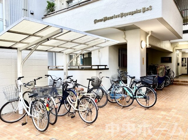 ライオンズマンション両国第3の駐輪場|【自転車置き場】最新の空き状況や費用などの詳細は担当スタッフまでお問い合わせください。