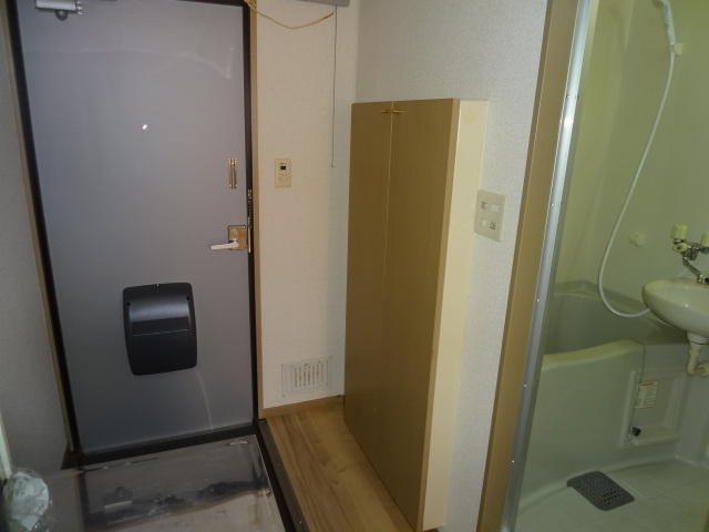 ファーストハイツの玄関