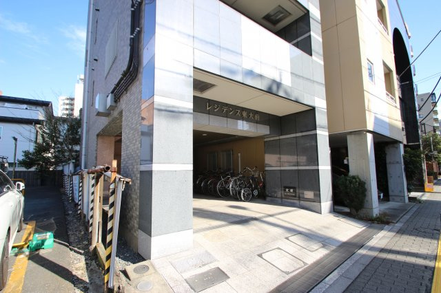 レジデンス東大前のエントランス