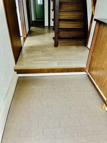 養父丘2丁目　中古一戸建ての内装|玄関ホール
■物件内覧・資金計画相談・住宅ローン相談、リフォーム相談、お問合せ受付中■
※当日・翌日のご内覧、ご相談はお電話でのお問合せがスムーズです！