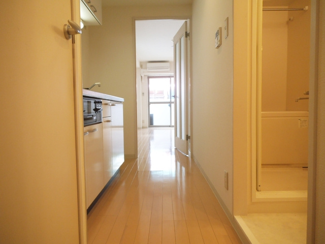 プリムベール北赤羽のその他|玄関から見たキッチンです☆