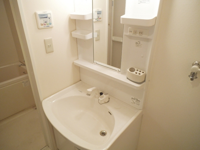 プリムベール北赤羽の洗面所|収納カ所の多い独立洗面台☆