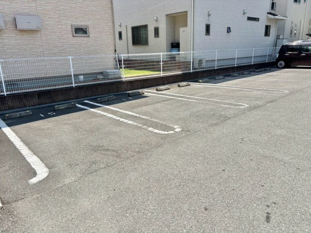 プリムローズの駐車場