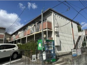 左京山コーポA棟の駐車場