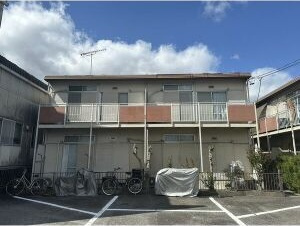 左京山コーポA棟の駐車場