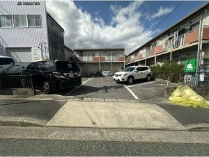 左京山コーポA棟の駐車場