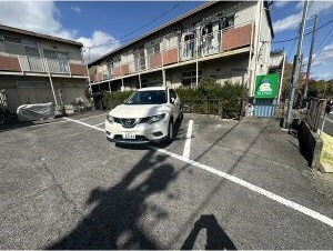 左京山コーポA棟の駐車場