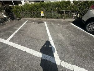 左京山コーポA棟の駐車場