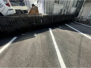 左京山コーポA棟の駐車場