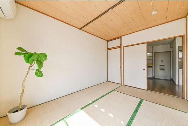左京山コーポA棟の寝室