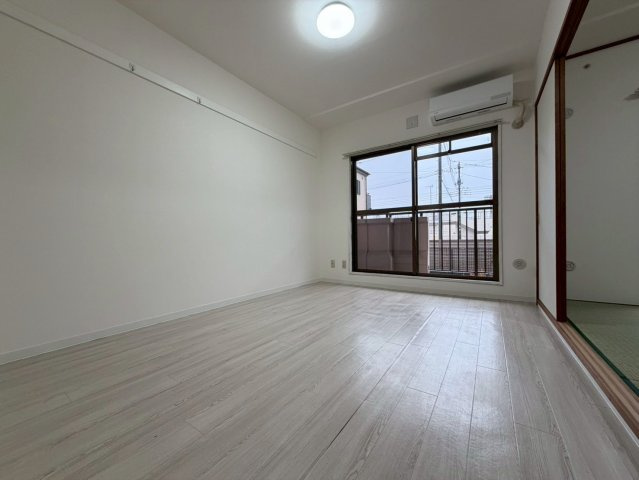 サンモール福生の洋室