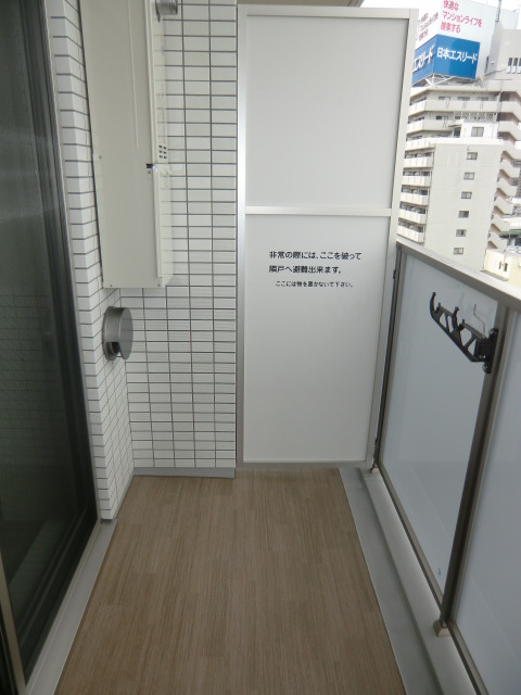 プレサンス塚本アクミリオンのバルコニー