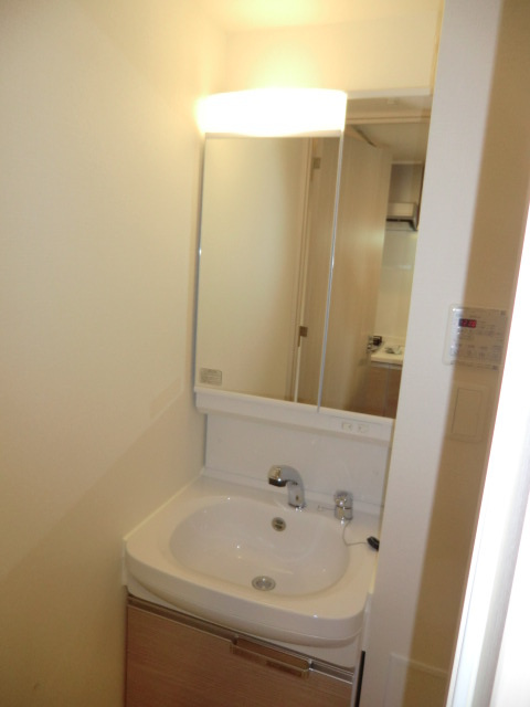 プレサンス塚本アクミリオンの独立洗面台