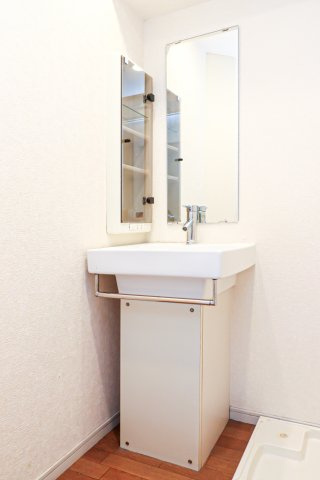サヴォイエクセルシオール　５階の洗面所|別号室のものです。現状優先です。