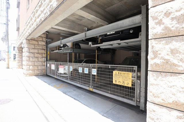 サヴォイエクセルシオール　５階の駐車場