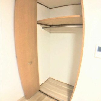 ルミエール久里浜の収納|ポール付きで使い勝手の良いクローゼット♪