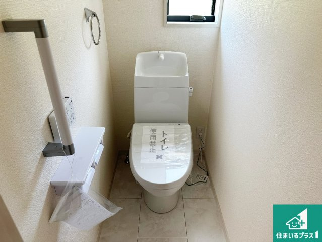 ●生駒市翠光台　新築一戸建てのトイレ|1・2階の2ヶ所にあるので、朝の忙しい時間の順番待ちもなく、深夜の利用にも大変便利です。
