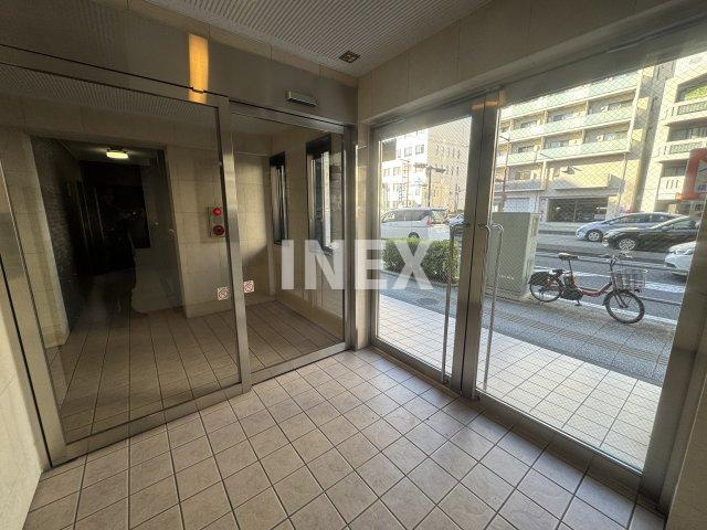 横浜市西区戸部本町の賃貸マンションのエントランス