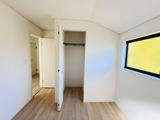 流山市向小金３丁目新築戸建【向小金小学校：9分】の収納|5帖洋室収納