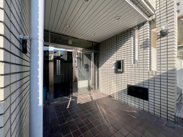 フローライト長居のエントランス