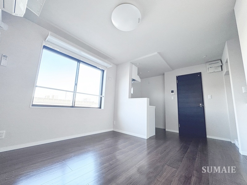 MAISON　SAⅢの居間・リビング|キッチンです☆