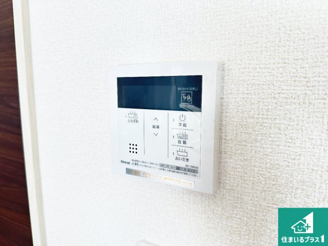 ●生駒市翠光台　新築一戸建ての発電・温水設備|給湯器リモコン（LDK側）ボタン一つでお風呂のお湯はり・追い炊き可能！便利な呼び出し機能付き！表示文字が大きく読みやすい有機ＥＬを採用！どの角度からも見やすくなっています。