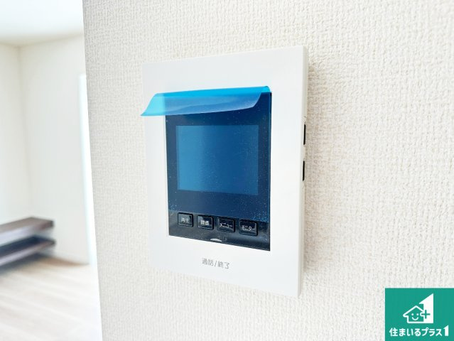 ●生駒市翠光台　新築一戸建ての防犯設備|カラーモニターインターホン！声だけでなく来訪者の姿や顔がモニターで確認できるので、小さなお子様がいらっしゃるご家庭でも安心できます！
