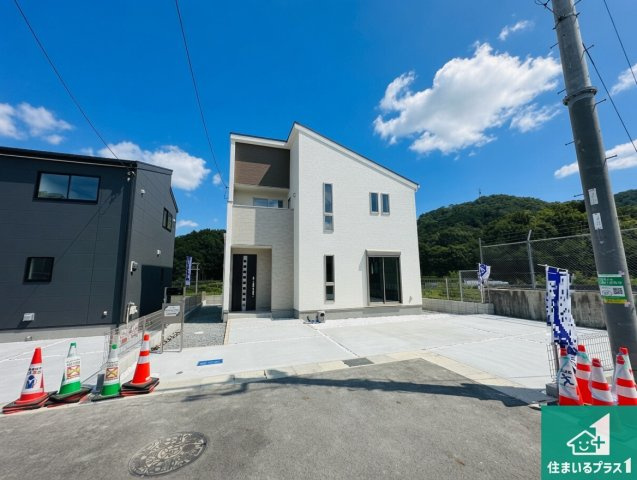 ●生駒市翠光台　新築一戸建ての外観|お客様に長く安心して住んでいだだける事にこだわった家づくり！住んでからのアフターサービスにもしっかりと取り組んでいます！