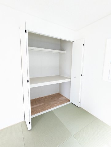 ひたちなか市平磯遠原町　第2の収納|和室のクローゼットには、季節ものの家電や掃除機などがすっきり収納できます