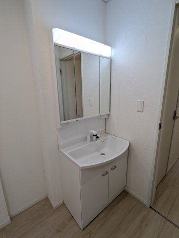ひたちなか市平磯遠原町　第2の独立洗面台|広々脱衣スペース！毎朝おしゃれに忙しい女性の方にうれしいポイントです！